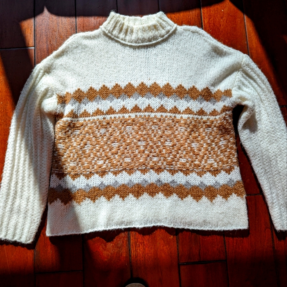 NWT Acrylic+nylon crew neck sweater (M)